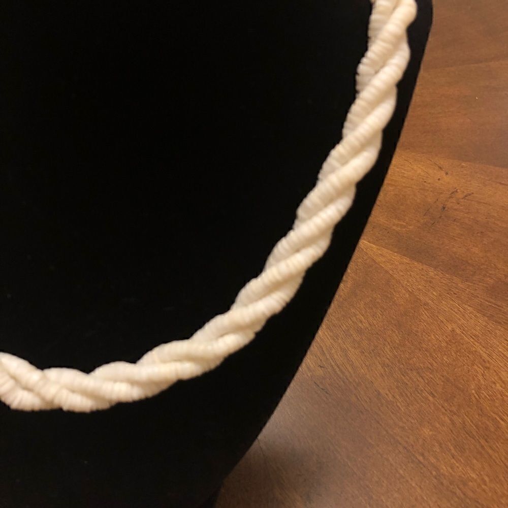 Vintage beaded white twist necklace screw clasp - Picture 7 of 9